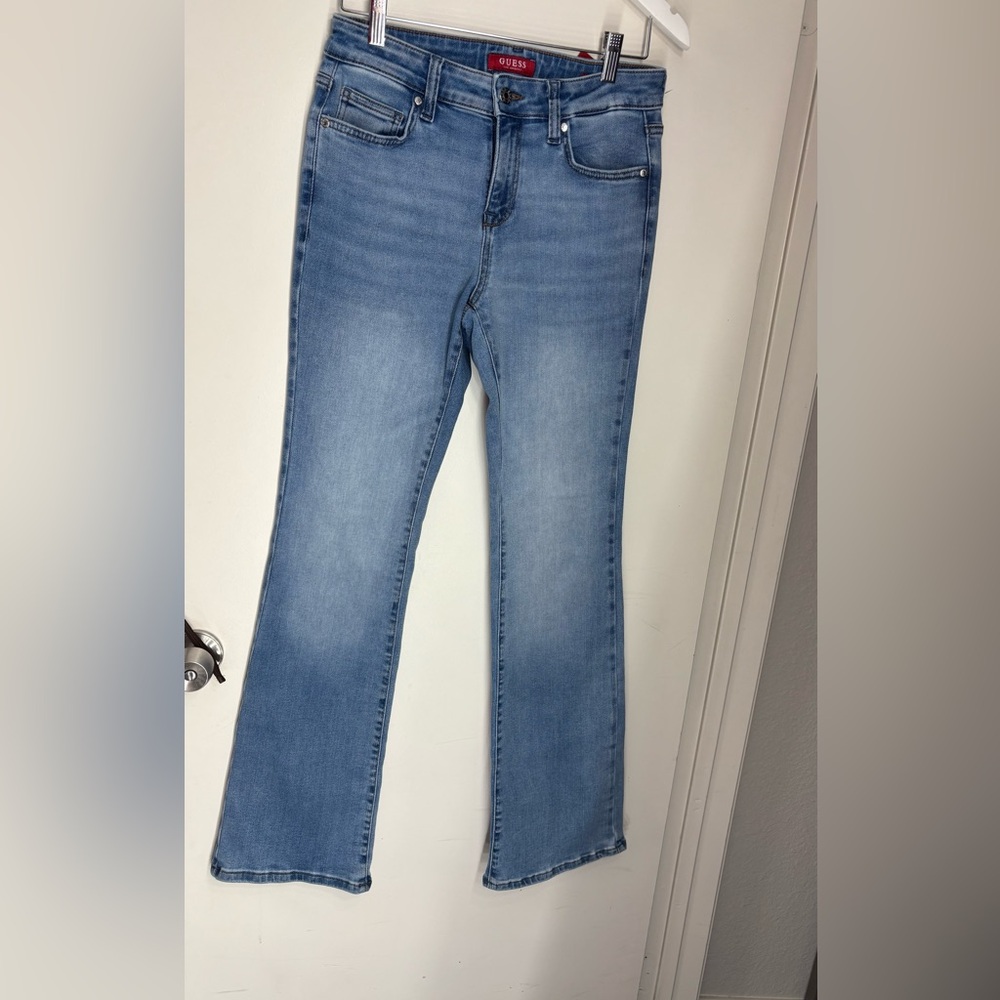 GUESS Women's Jeans SOPHIA MR CURVY MINI BOOT FEATHER CLOUD WASH Size 28x32